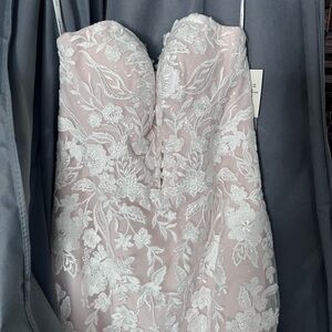 Ivory Colored Wedding Dress w/ Floral Detail